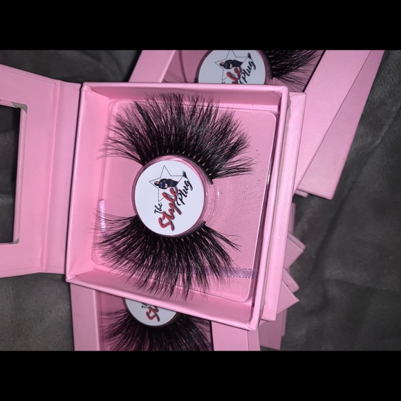 StylePlug Lashes - Picture 3 of 5